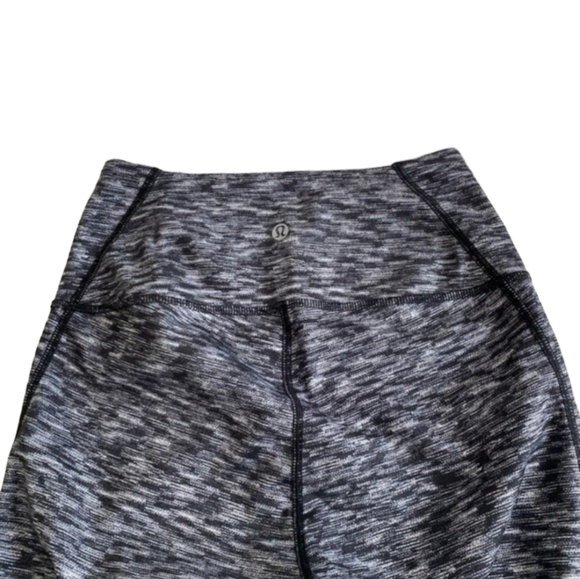 Lululemon Drop It Like It's Hot Crop Mesh Heathered Capri Leggings - Picture 5 of 7